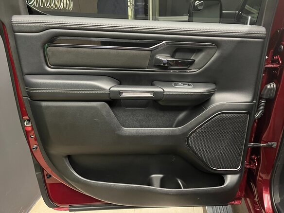 2022 Ram 1500 Crew Cab V, красный, 5900000 рублей - вид 9