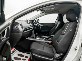 2017 Mazda Axela III Рестайлинг, белый, 1590000 рублей, вид 5