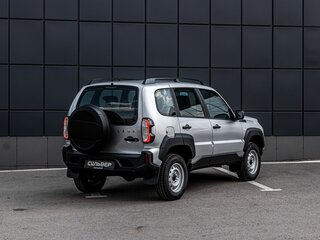 2026 Lada (ВАЗ) Niva Travel I Рестайлинг, серебристый, 1717000 рублей, вид 5