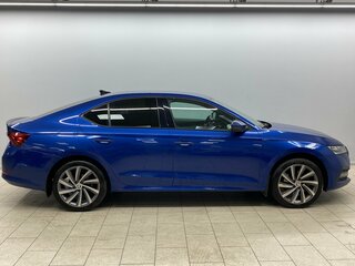 2021 Skoda Octavia IV (A8), синий, 2282000 рублей, вид 5