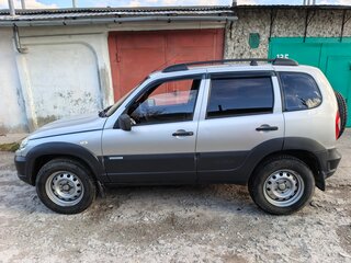 2011 Chevrolet Niva I Рестайлинг, серебристый, 440000 рублей, вид 4