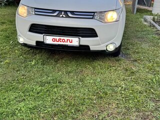 2013 Mitsubishi Outlander III, белый, 950000 рублей, вид 2