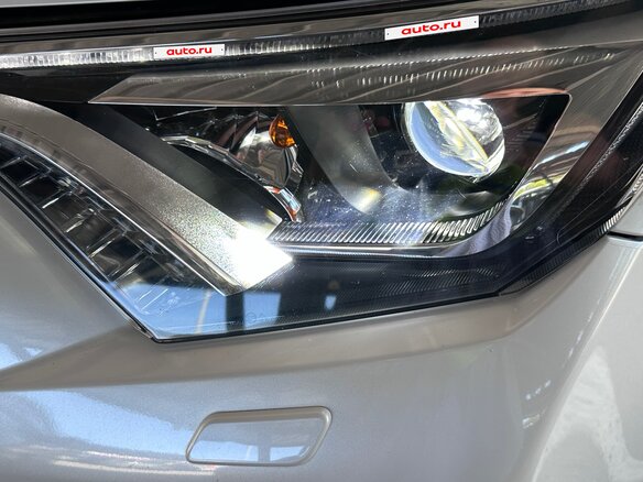 2018 Toyota RAV4 IV (XA40) Рестайлинг, белый, 2690000 рублей - вид 4