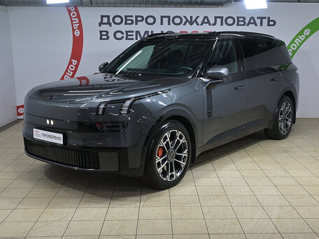 Lynk & Co 900