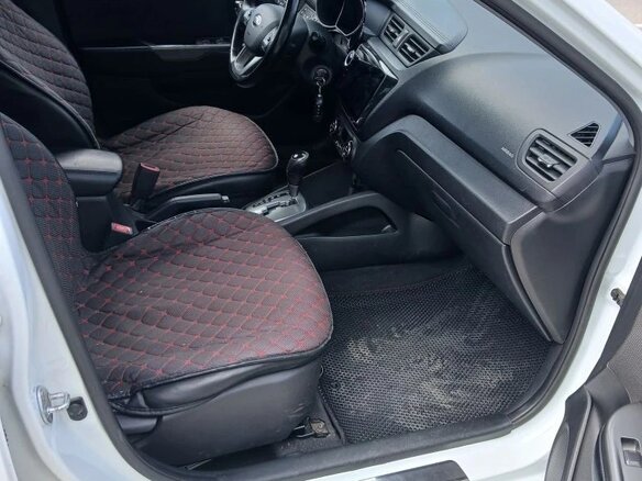 2013 Kia Rio 4-speed III, белый, 900000 рублей - вид 20