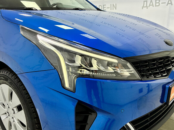 2020 Kia Rio IV Рестайлинг, синий, 1640000 рублей - вид 3