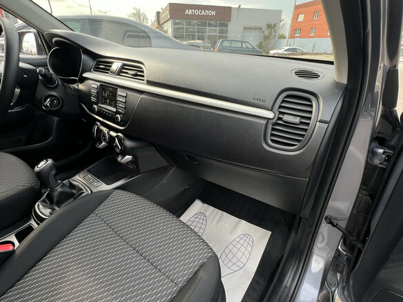 2018 Kia Rio IV, серый, 1260000 рублей - вид 13