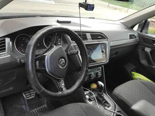 2018 Volkswagen Tiguan II, чёрный, 2350000 рублей, вид 4