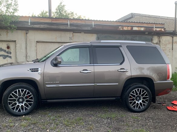 2011 Cadillac Escalade III, коричневый, 1800000 рублей - вид 2