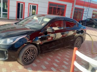 2018 Kia Rio IV, чёрный, 850000 рублей, вид 3