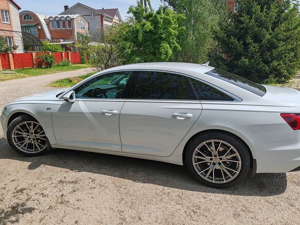 2021 Audi A6 40 TDI V (C8), белый, 3650000 рублей - вид 2