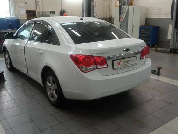 2012 Chevrolet Cruze I, белый, 670000 рублей - вид 3