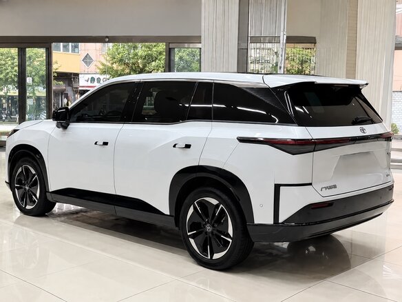 2026 Toyota bZ3X 58.3 kWh, белый, 2750002 рублей - вид 5