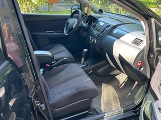 2011 Nissan Tiida I Рестайлинг, чёрный, 950000 рублей, вид 5