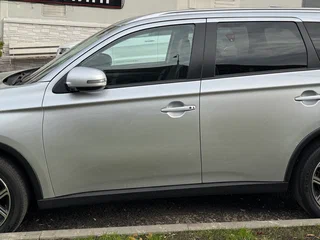 2014 Mitsubishi Outlander III Рестайлинг, серый, 1450000 рублей, вид 1