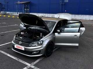 2017 Volkswagen Polo V Рестайлинг, серебристый, 1300000 рублей, вид 2