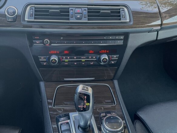 2014 BMW 7 серии Long 740Li xDrive V (F01/F02/F04) Рестайлинг, серый, 2700000 рублей - вид 8