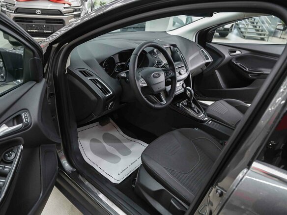 2017 Ford Focus III Рестайлинг, серый, 1050000 рублей - вид 6