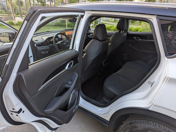 2026 Geely Coolray (Binyue L) I Рестайлинг 2, серый, 2700000 рублей - вид 19