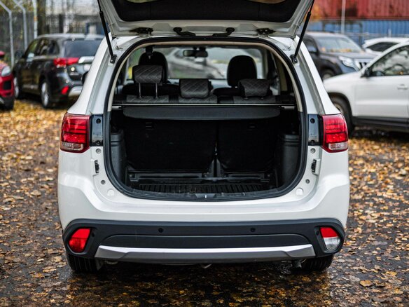 2015 Mitsubishi Outlander III Рестайлинг 2, белый, 1625000 рублей - вид 12