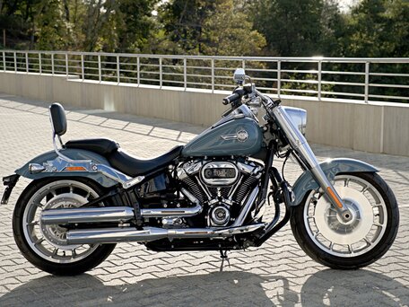 2024 Harley-Davidson Fat Boy, серый, 2300000 рублей, вид 1