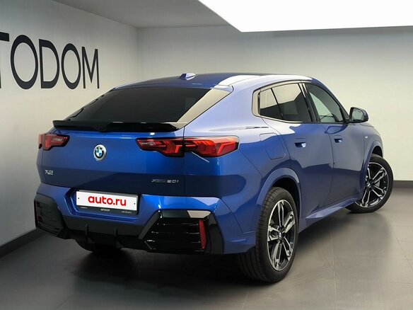 2025 BMW X2 xDrive20i II (U10), синий, 6930000 рублей - вид 3