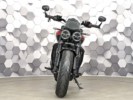 2025 Triumph Rocket 3, красный, 2899000 рублей, вид 5
