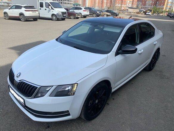 2017 Skoda Octavia III (A7), белый, 1170000 рублей - вид 2