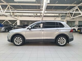 2021 Volkswagen Tiguan II Рестайлинг, серый, 1790000 рублей, вид 4