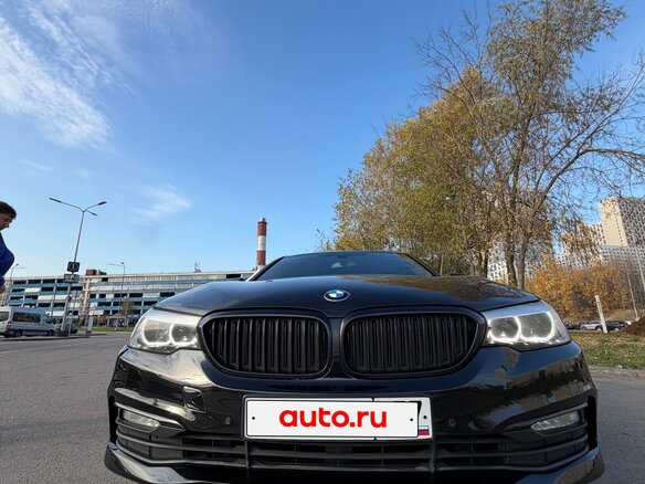 2018 BMW 5 серии 520i VII (G30/G31/G38), чёрный, 3000000 рублей - вид 2