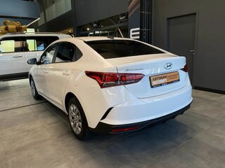 2022 Hyundai Solaris II Рестайлинг, белый, 1599000 рублей, вид 4
