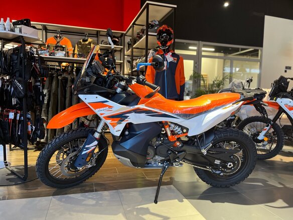 2026 KTM 890 Adventure R, белый, 1800000 рублей - вид 1