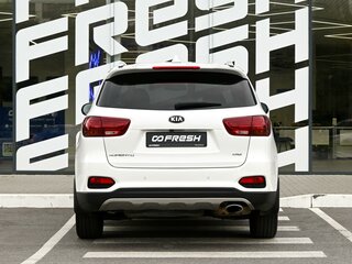 2018 Kia Sorento III Prime Рестайлинг, белый, 2650000 рублей, вид 4