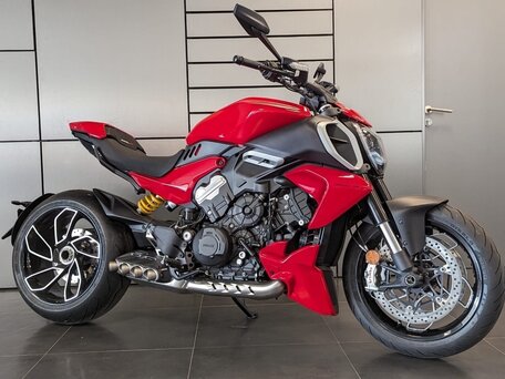 2023 Ducati Diavel V4, красный, 3150000 рублей, вид 4