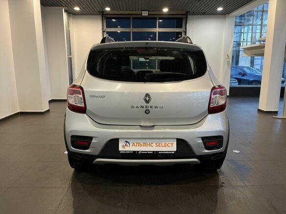 2015 Renault Sandero Stepway II, серебристый, 860000 рублей - вид 3