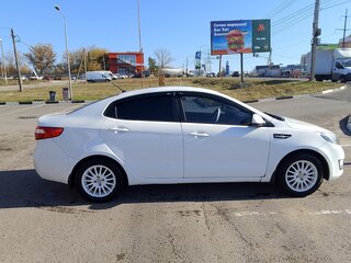 2012 Kia Rio III, белый, 720000 рублей, вид 3