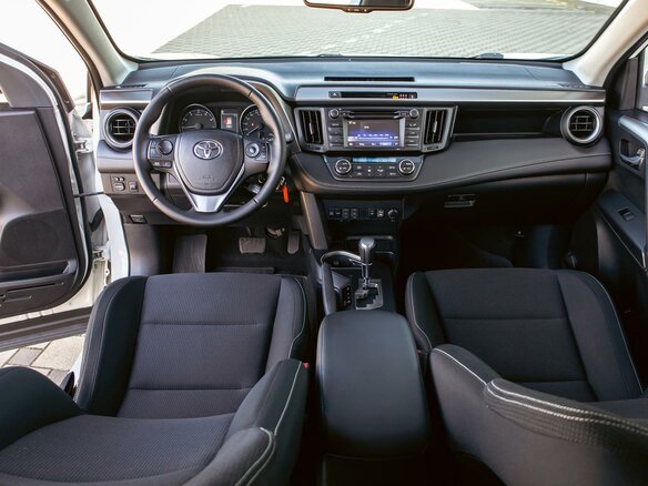 2018 Toyota RAV4 IV (XA40) Рестайлинг, белый, 1855000 рублей - вид 15