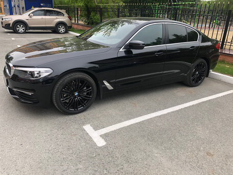 2019 BMW 5 серии 520i VII (G30/G31/G38), чёрный, 3799999 рублей, вид 5