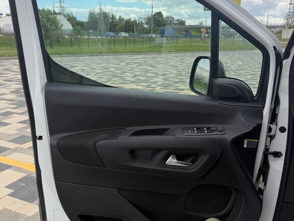 2022 Opel Combo XL E, белый, 1695000 рублей - вид 14