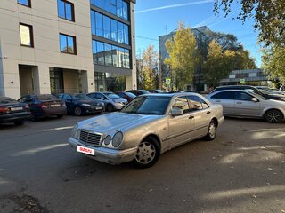 1997 Mercedes-Benz E-Класс 230 II (W210, S210), серебристый, 175000 рублей, вид 1