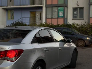 2011 Chevrolet Cruze I, серебристый, 490000 рублей, вид 3
