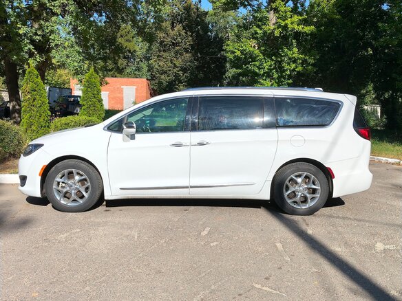 2017 Chrysler Pacifica RU, белый, 2590000 рублей - вид 3