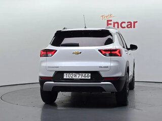 2022 Chevrolet TrailBlazer III, белый, 1666000 рублей, вид 4