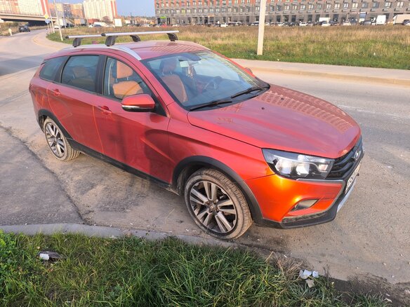 2019 Lada (ВАЗ) Vesta SW Cross I, оранжевый, 880000 рублей - вид 3