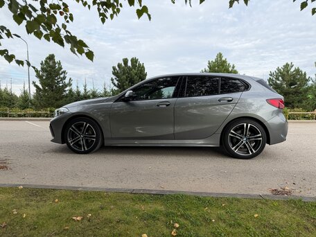 2022 BMW 1 серии 118i III (F40), серый, 2580000 рублей, вид 5