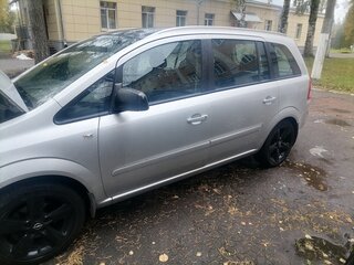 2013 Opel Zafira B Рестайлинг, серебристый, 650000 рублей, вид 4
