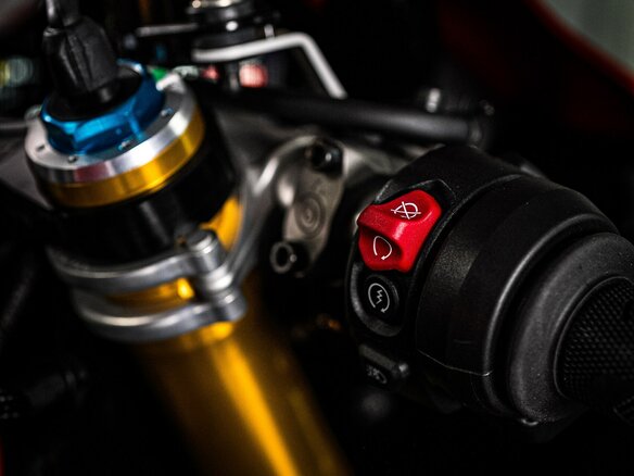 2026 Ducati Panigale V4, красный, 14000000 рублей - вид 26