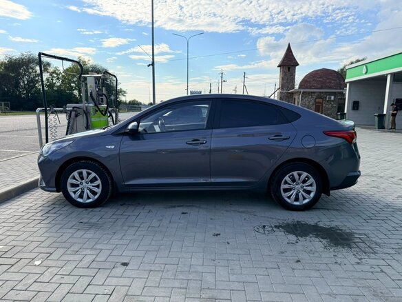 2022 Hyundai Solaris II Рестайлинг, серый, 1560000 рублей - вид 5