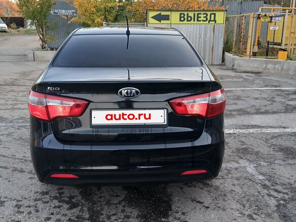 2013 Kia Rio 4-speed III, чёрный, 850000 рублей - вид 5