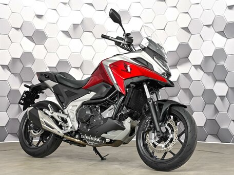 2023 Honda NC 750X, красный, 999000 рублей, вид 1